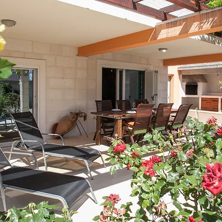 Tino Apartment