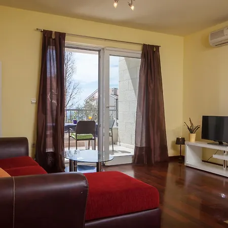 Tino Apartment *